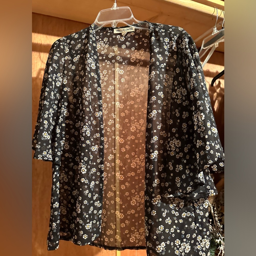 Sheer shrug. Size large. Floral